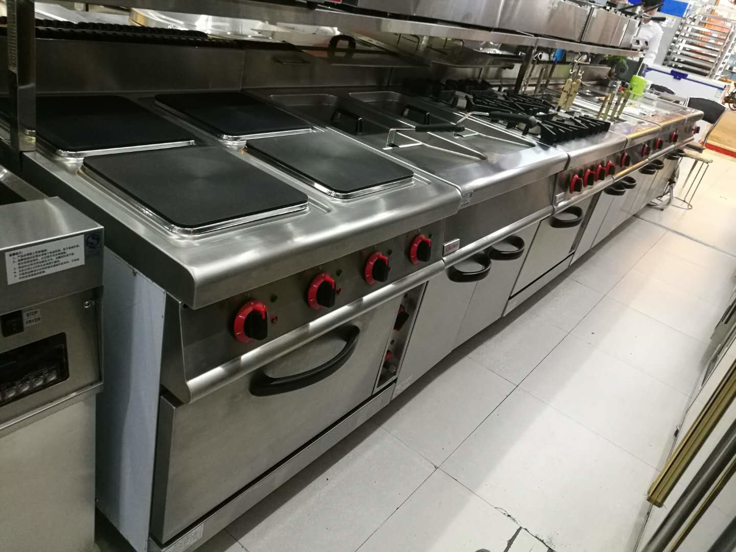 Western Kitchen Equipment Commercial Gas Stove 4 Burner With Down Oven 700 700 850 70mm