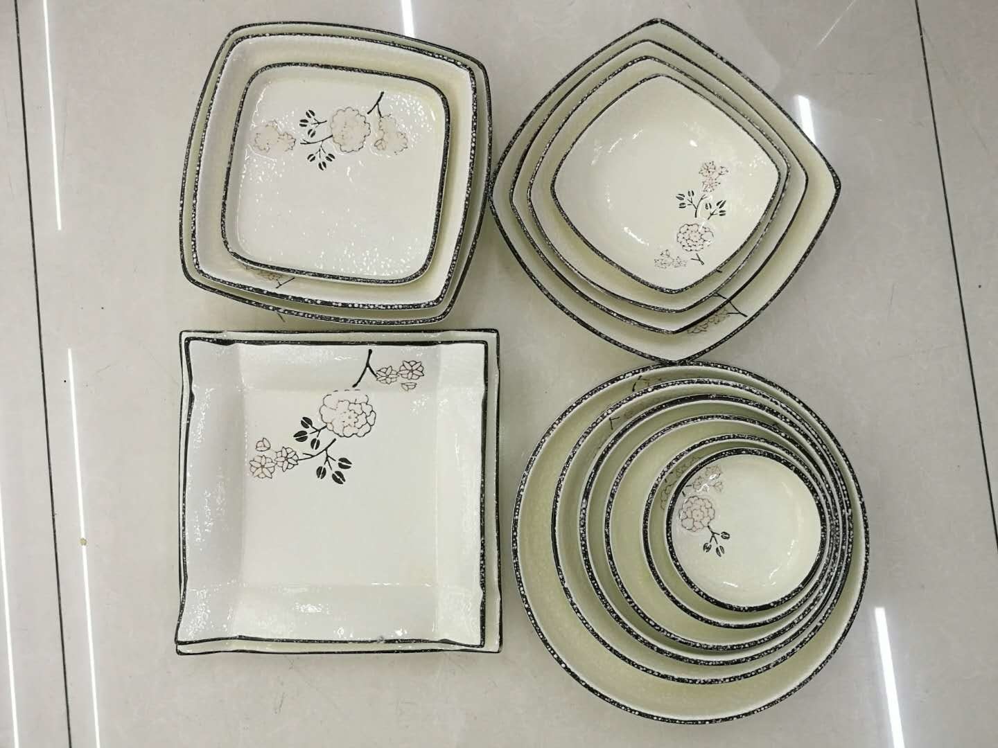 Korean Style White Porcelain Dinnerware Sets With Traditional Flower